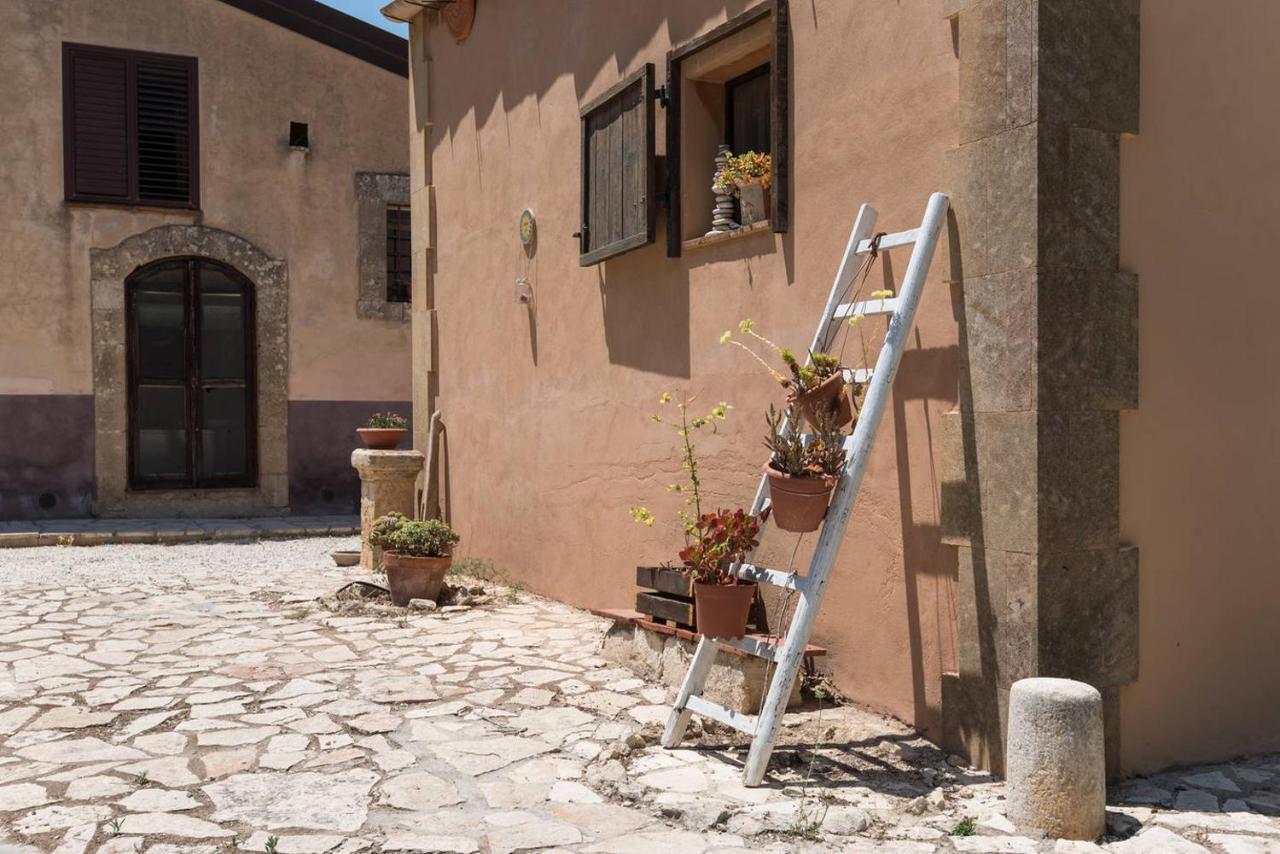Agriturismo Terra Di Pace Noto Exterior photo