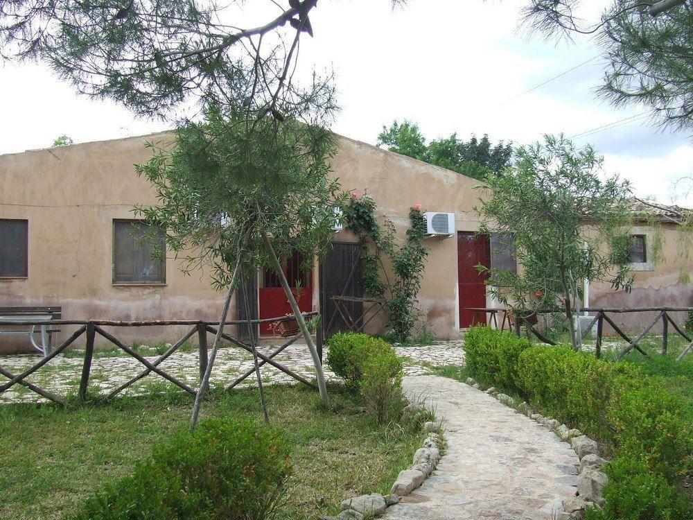 Agriturismo Terra Di Pace Noto Exterior photo