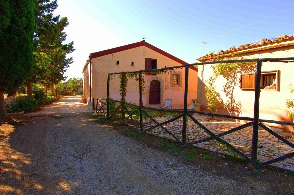 Agriturismo Terra Di Pace Noto Exterior photo